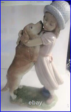 Lladro A Warm Welcome #6903 Girl Hugging Dog Porcelain Figurine Mint