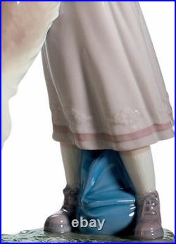 Lladro A Warm Welcome Dog Figurine 01006903