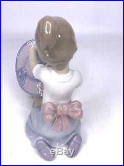 Lladro An Elegant Touch #6862 Girl and Dog Wearing a Hat a5aa