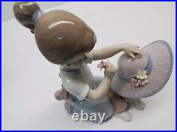 Lladro An Elegant Touch Girl & Puppy Dog withHat Gloss Finish Figurine 6862 withBOX