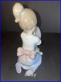 Lladro An Elegant Touch Retired #6862 Excellent Condition No-Box