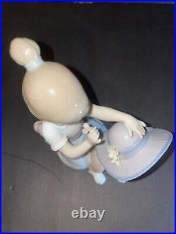 Lladro An Elegant Touch Retired #6862 Excellent Condition No-Box