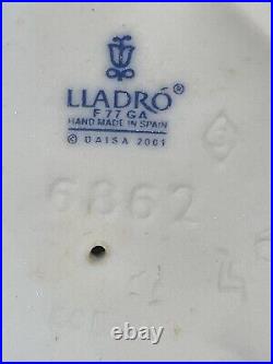 Lladro An Elegant Touch Retired #6862 Excellent Condition No-Box