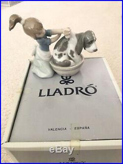 Lladro Bashful Bather #5455 Girl Washing Dog Mint With Box