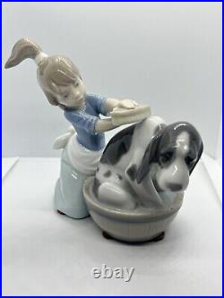 Lladro Bashful Bather Girl Washing Dog 5455 no Box