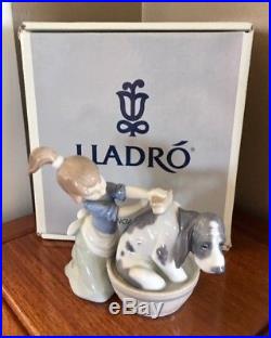Lladro Bashful Bather Girl with Dog Figurine # 5455 Mint in original box Spain