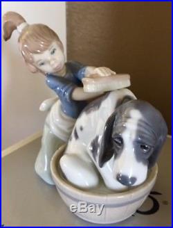 Lladro Bashful Bather Girl with Dog Figurine # 5455 Mint in original box Spain