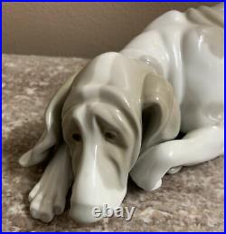 Lladro Blood Hound Old Dog # 1067 Porcelain Figurine. Spain