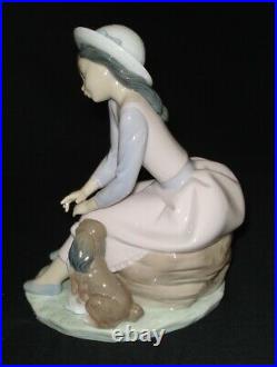 Lladro By My Side Porcelain Figurine # 7645 Girl Sitting With Dog Spain Mint