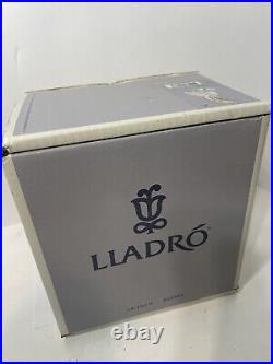 Lladro CHIT-CHAT Figurine #05466 Glossy Girl on Phone With Dog Original Box 1990