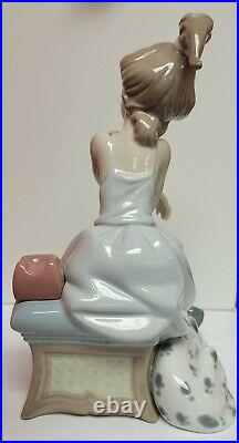 Lladro Chit Chat #5466 Girl On Phone With Dog Porcelain Figurine Must See