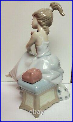 Lladro Chit Chat #5466 Girl On Phone With Dog Porcelain Figurine Must See