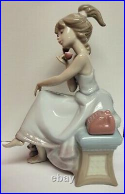 Lladro Chit Chat #5466 Girl On Phone With Dog Porcelain Figurine Must See