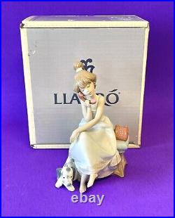 Lladro Chit Chat 5466 Girl with dog on Phone with Orig Box 1990