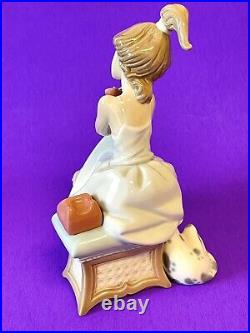 Lladro Chit Chat 5466 Girl with dog on Phone with Orig Box 1990