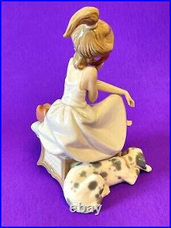 Lladro Chit Chat 5466 Girl with dog on Phone with Orig Box 1990