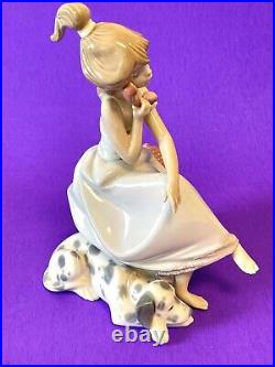 Lladro Chit Chat 5466 Girl with dog on Phone with Orig Box 1990