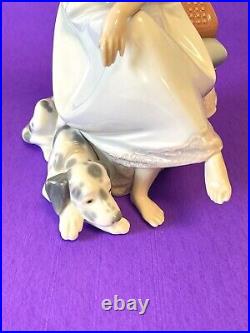 Lladro Chit Chat 5466 Girl with dog on Phone with Orig Box 1990