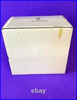 Lladro Chit Chat 5466 Girl with dog on Phone with Orig Box 1990