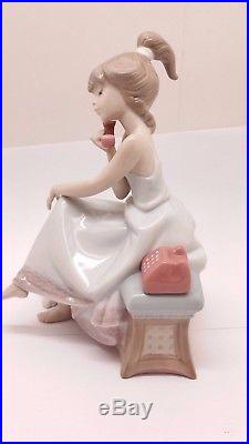 Lladro Chit Chat Collector Figurine #5466 Girl On Phone With Dog
