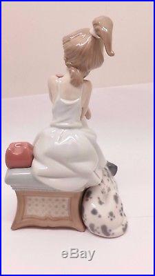 Lladro Chit Chat Collector Figurine #5466 Girl On Phone With Dog