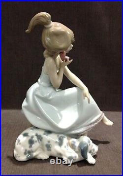 Lladro Chit Chat Girl with Phone with Dog Porcelain Figurine #5466 RETIRED