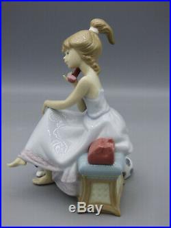 Lladro Chit-Chat Porcelain Figurine 5466 Girl with Dog Talking on Phone with Box