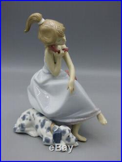 Lladro Chit-Chat Porcelain Figurine 5466 Girl with Dog Talking on Phone with Box