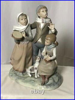 Lladro Christmas Carols #1239 Gloss Porcelain Figurine Dog Singing Retired