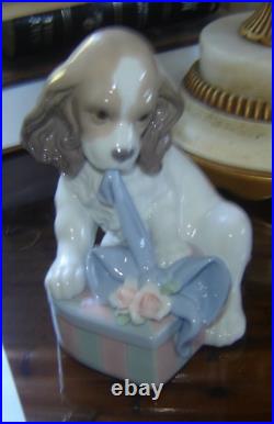 Lladro Christmas Collection Can't Wait Dog Figurine 8312 GREAT DEAL 1/2 Price