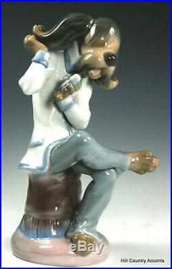 Lladro Dog Singer #1155 Perfect Free Shipping Mint