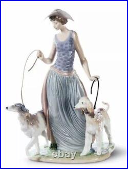 Lladro Elegant Promenade Figurine (5082) New In Original Box And Stored