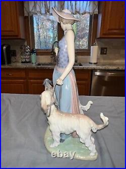 Lladro Elegant Promenade Woman with Dogs Figurine 5802