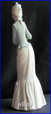 Lladro Figuerine A Walk With The Dog #4893 Retired 15 1/2 Tall