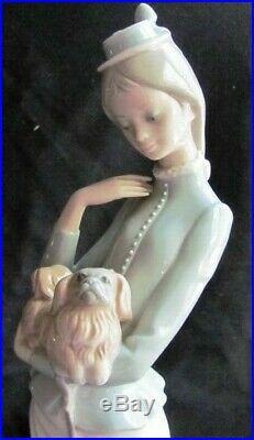 Lladro Figuerine A Walk With The Dog #4893 Retired 15 1/2 Tall