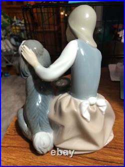 Lladro Figurine 1334 Girl Feeding Dog Chow Time