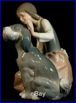 Lladro Figurine 1334 Girl Feeding Dog Chow Time
