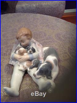 Lladro Figurine # 1535 SWEET DREAMS Little boy with puppies and mother dog