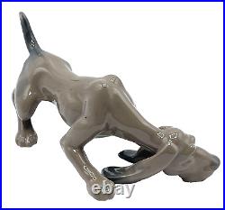 Lladro Figurine 5110 DOG SNIFFING NO Box / Retired 1985