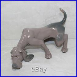 Lladro Figurine 5110 ln box Dog Sniffing