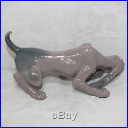 Lladro Figurine 5110 ln box Dog Sniffing