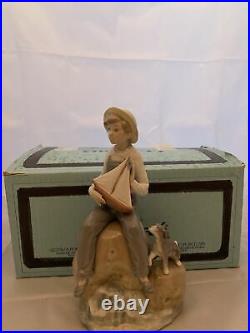Lladro Figurine 5166 Nino con barquita Sea Fever, Mint, Boy with Sail Boat & Dog