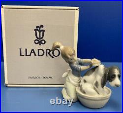 Lladro Figurine #5455 Bashful Bather In Original Box Girl Bathing Dog