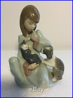 Lladro Figurine 5640 Cat Nap Mint Condition, Girl with Dog & Sleeping Cat (B)