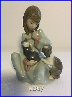 Lladro Figurine 5640 Cat Nap Mint Condition, Girl with Dog & Sleeping Cat (B)