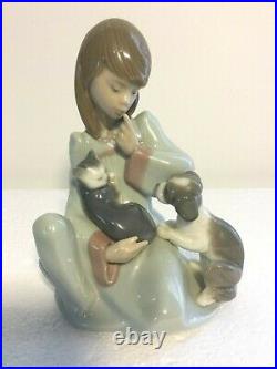 Lladro Figurine 5640 Cat Nap Mint, Girl with Puppy & Sleeping Cat (G)