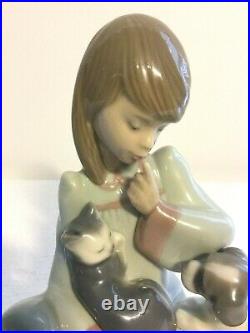 Lladro Figurine 5640 Cat Nap Mint, Girl with Puppy & Sleeping Cat (G)