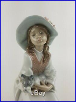 Lladro Figurine 6400 DAYDREAMS Girl with dog and flower hat