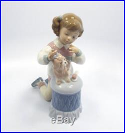 Lladro Figurine #6635 My Pretty Puppy, Girl Grooming Her Puppy Dog, Mint in Box