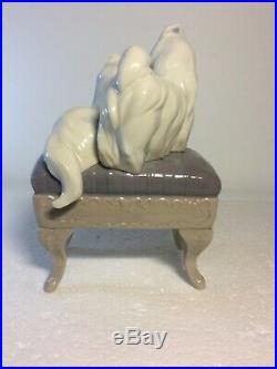 Lladro Figurine 6688 Looking Pretty, Mint, Retired, Maltese Dog